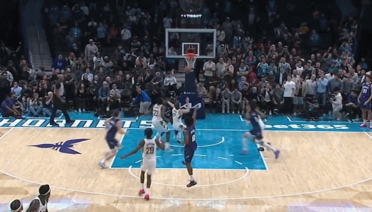 aoke-绝杀战术没打出来！三球突破受阻无奈分球 塞克斯顿干拔篮外空心